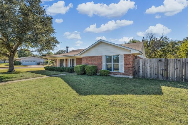 1325 Crow Drive, Waco, TX 76705