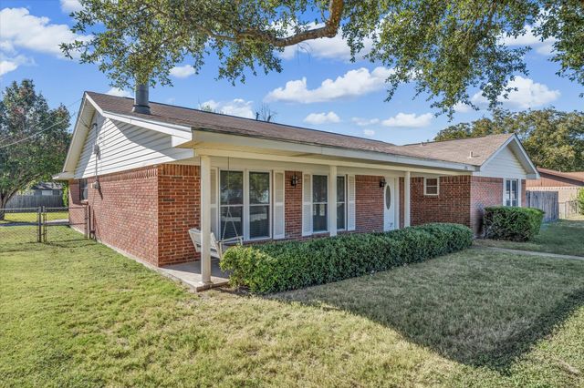 1325 Crow Drive, Waco, TX 76705