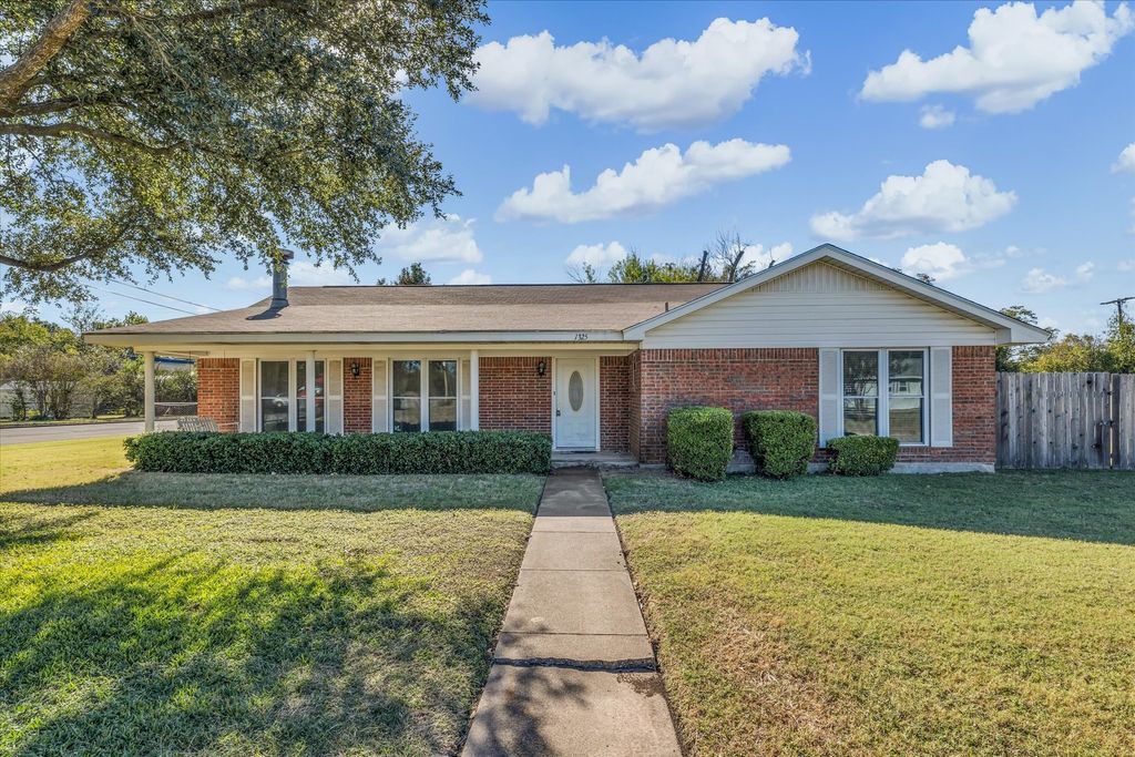 1325 Crow Drive, Waco, TX 76705