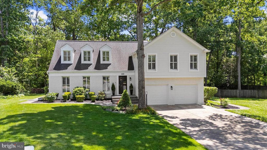 Image 1 of property listing at 406 HONEYWOOD CT, Millersville, MD 21108