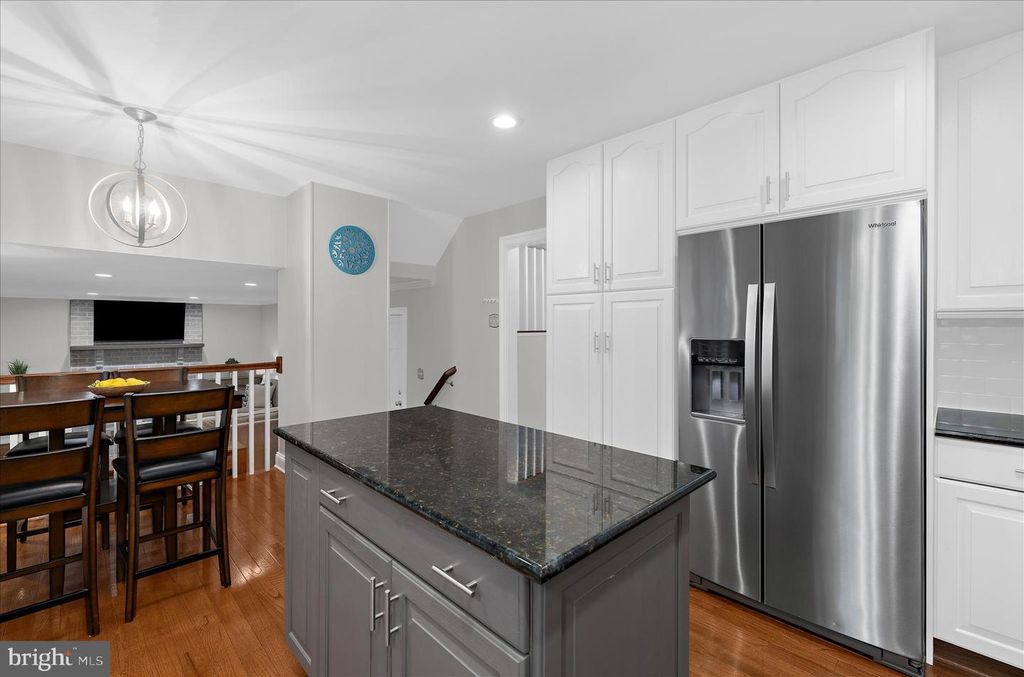 Image 13 of property listing at 406 HONEYWOOD CT, Millersville, MD 21108