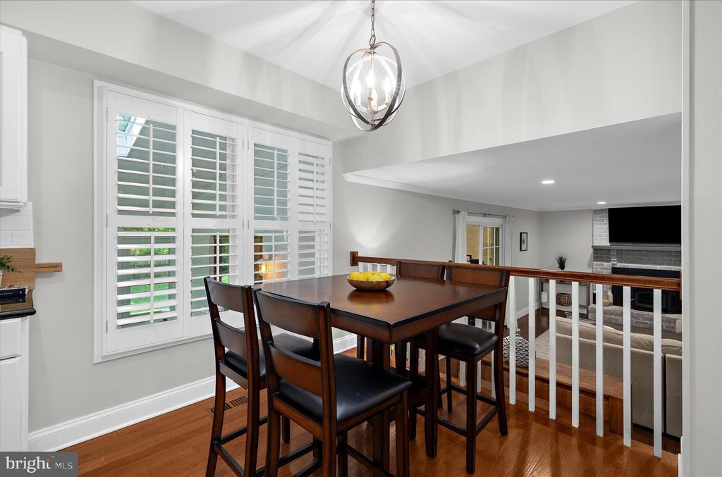 Image 15 of property listing at 406 HONEYWOOD CT, Millersville, MD 21108