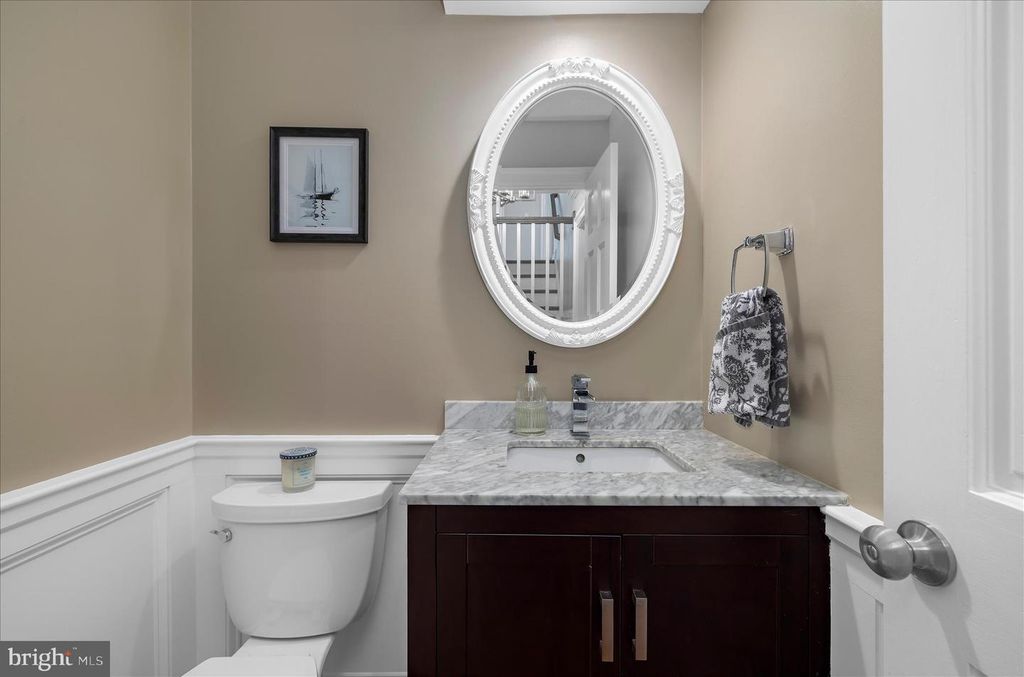 Image 16 of property listing at 406 HONEYWOOD CT, Millersville, MD 21108