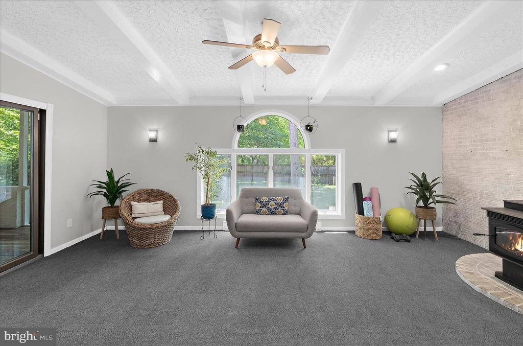 Image 20 of property listing at 406 HONEYWOOD CT, Millersville, MD 21108