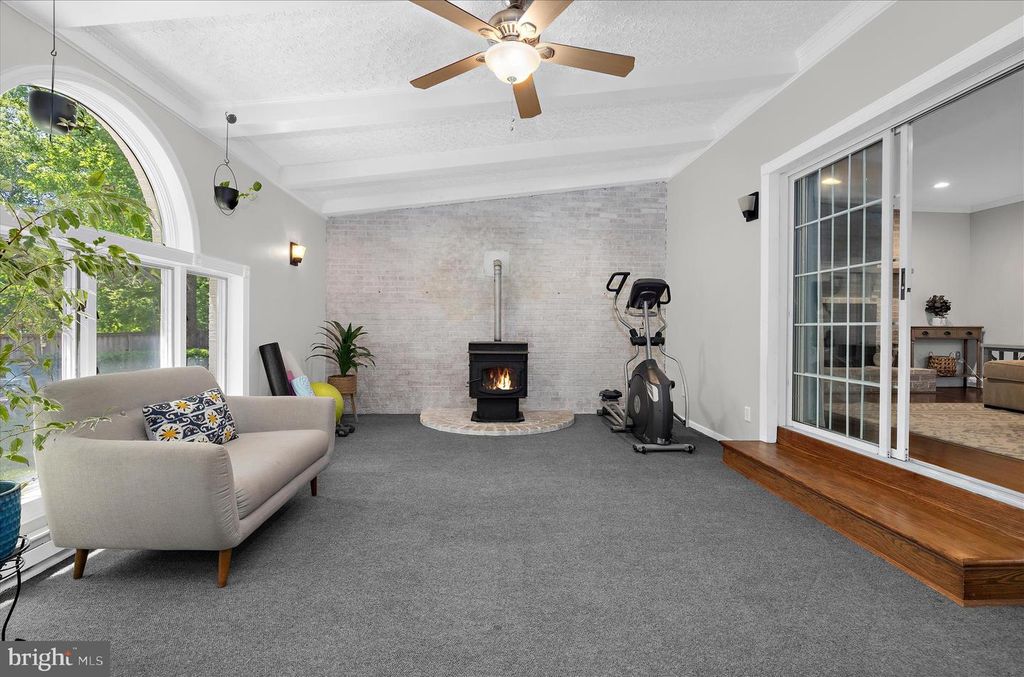 Image 21 of property listing at 406 HONEYWOOD CT, Millersville, MD 21108