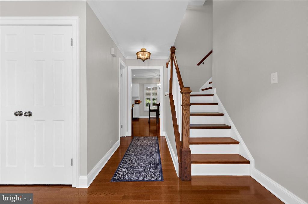 Image 3 of property listing at 406 HONEYWOOD CT, Millersville, MD 21108