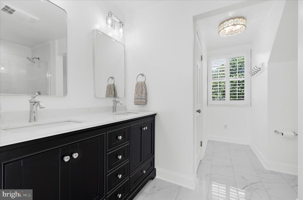 Image 33 of property listing at 406 HONEYWOOD CT, Millersville, MD 21108