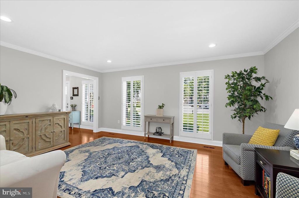 Image 4 of property listing at 406 HONEYWOOD CT, Millersville, MD 21108