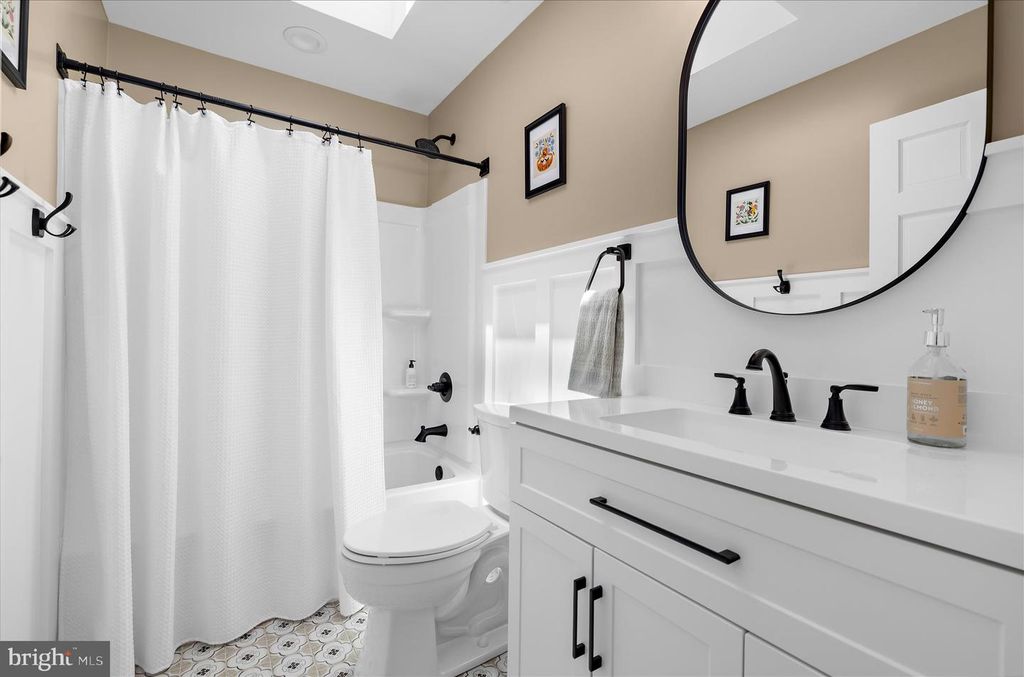 Image 44 of property listing at 406 HONEYWOOD CT, Millersville, MD 21108