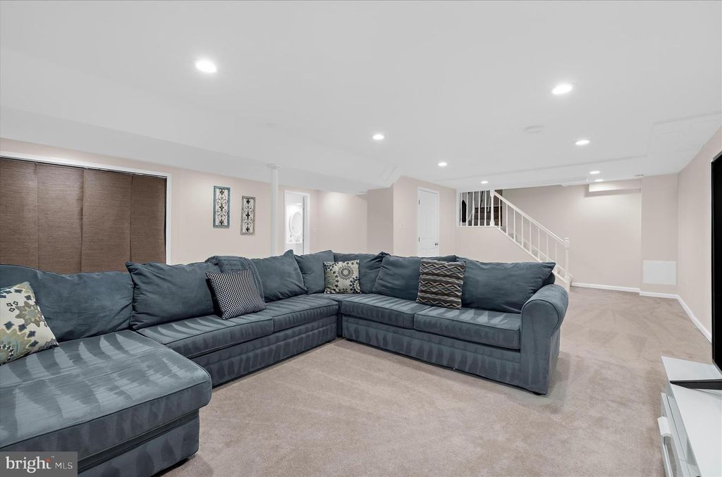 Image 49 of property listing at 406 HONEYWOOD CT, Millersville, MD 21108