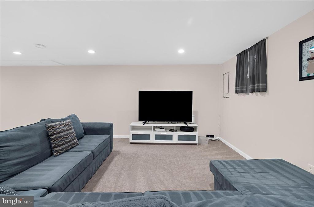 Image 50 of property listing at 406 HONEYWOOD CT, Millersville, MD 21108
