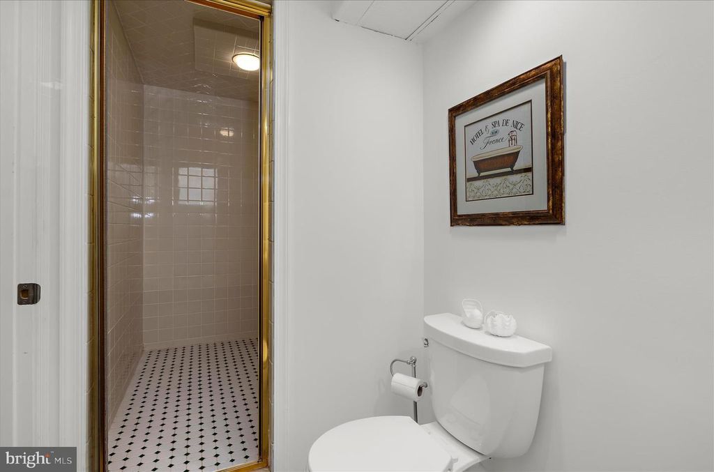Image 54 of property listing at 406 HONEYWOOD CT, Millersville, MD 21108