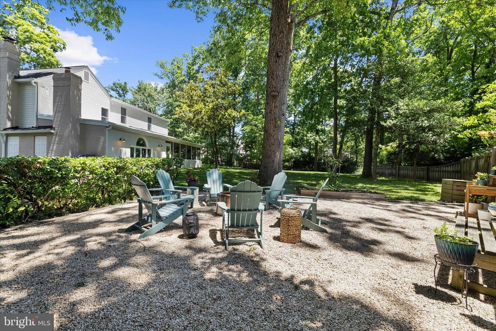 Image 57 of property listing at 406 HONEYWOOD CT, Millersville, MD 21108