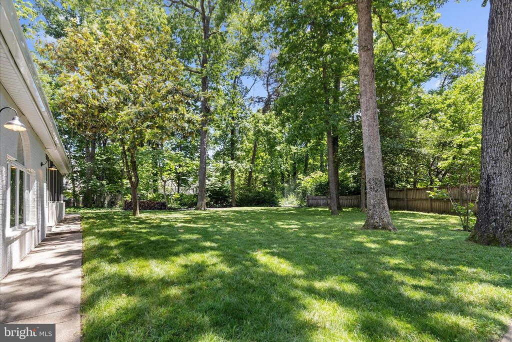 Image 61 of property listing at 406 HONEYWOOD CT, Millersville, MD 21108