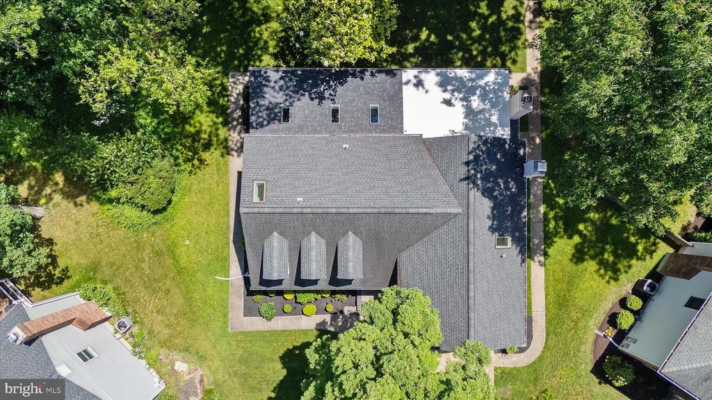 Image 64 of property listing at 406 HONEYWOOD CT, Millersville, MD 21108
