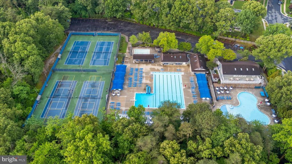 Image 67 of property listing at 406 HONEYWOOD CT, Millersville, MD 21108