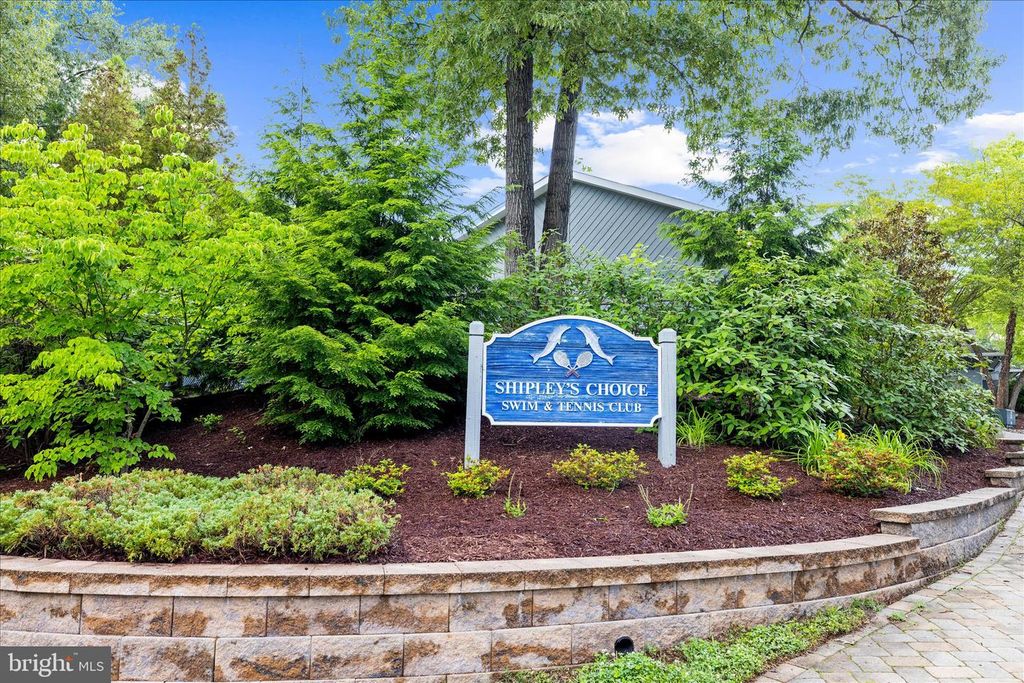 Image 68 of property listing at 406 HONEYWOOD CT, Millersville, MD 21108