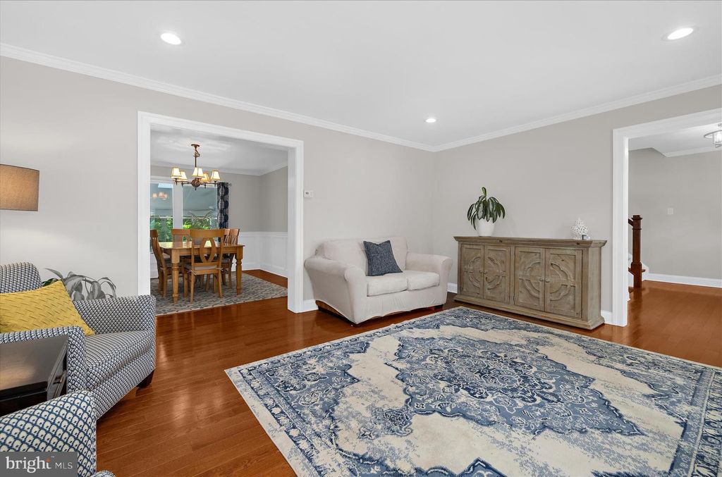 Image 7 of property listing at 406 HONEYWOOD CT, Millersville, MD 21108