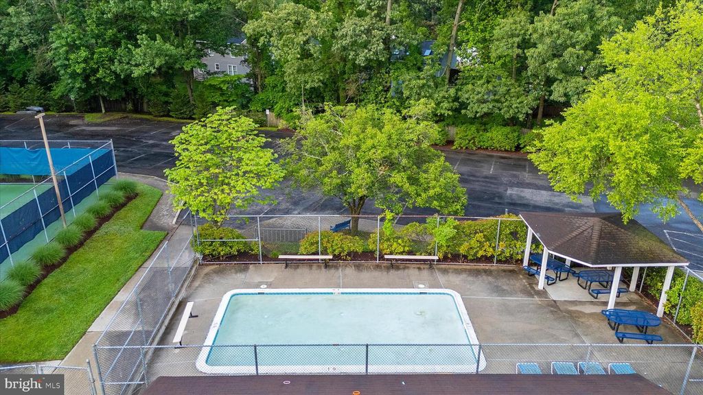 Image 70 of property listing at 406 HONEYWOOD CT, Millersville, MD 21108