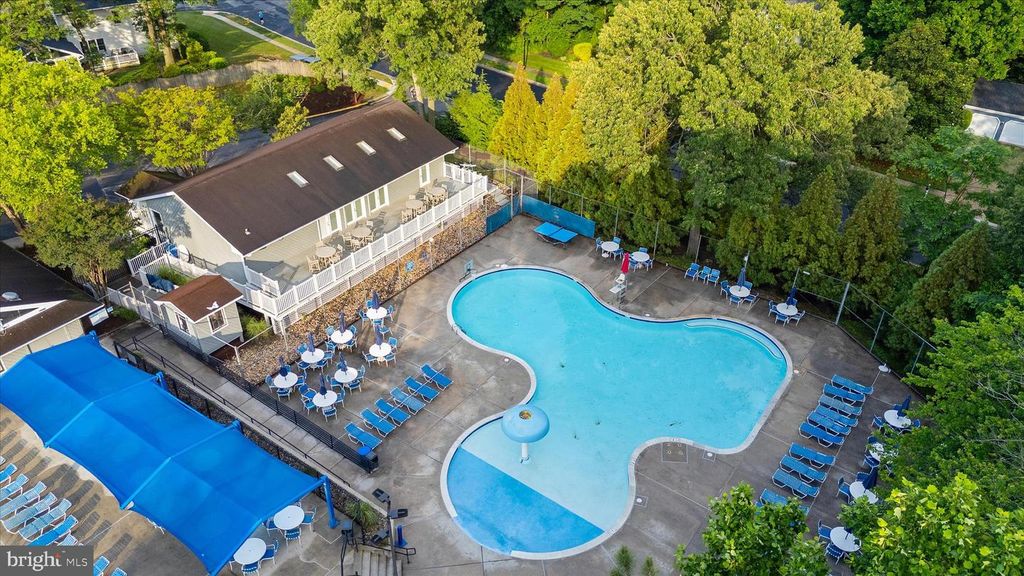 Image 73 of property listing at 406 HONEYWOOD CT, Millersville, MD 21108