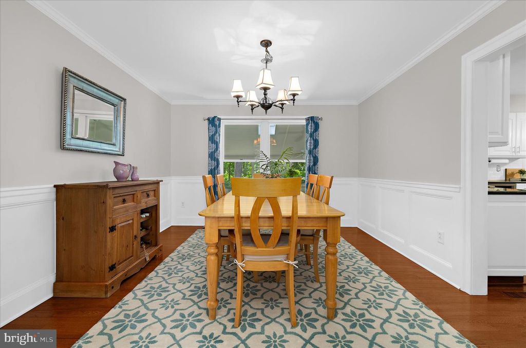 Image 8 of property listing at 406 HONEYWOOD CT, Millersville, MD 21108