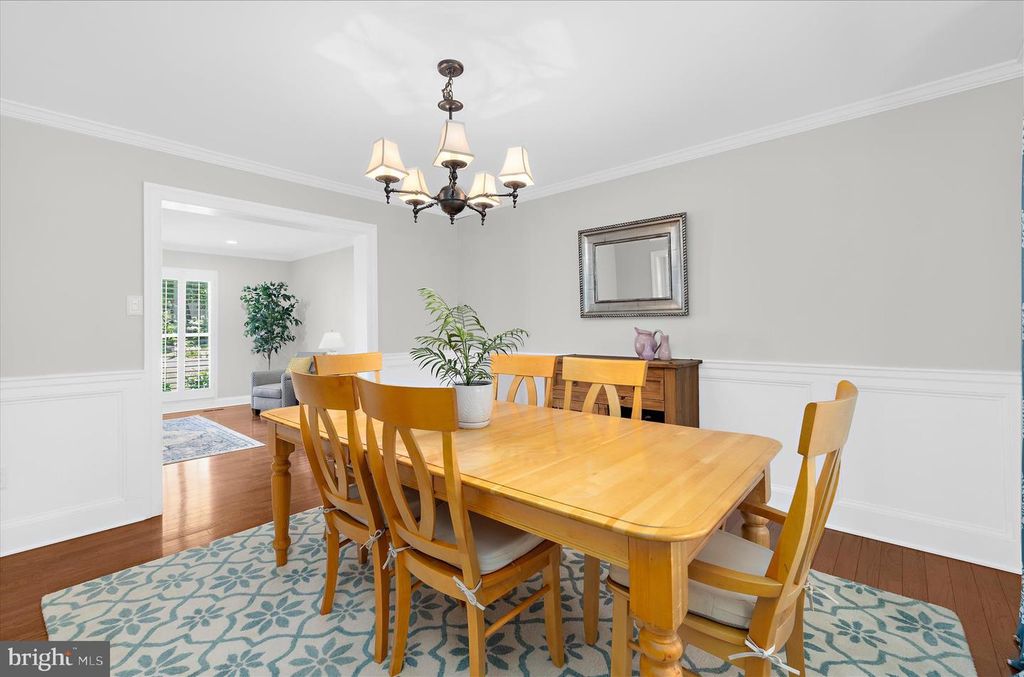 Image 9 of property listing at 406 HONEYWOOD CT, Millersville, MD 21108