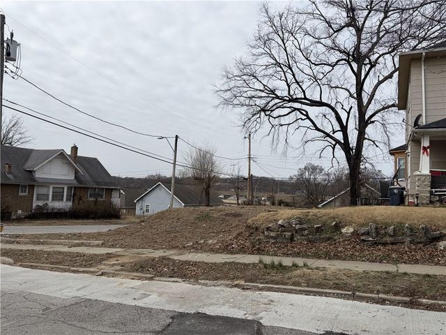 2744 Spruce Avenue, Kansas City, MO 64128