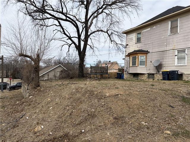 2744 Spruce Avenue, Kansas City, MO 64128