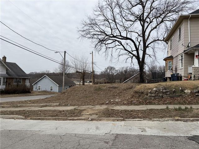 2744 Spruce Avenue, Kansas City, MO 64128