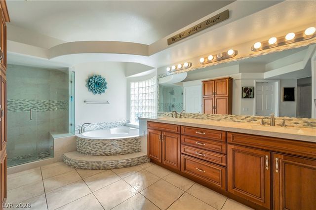 7685 Golden Lantern Court, Las Vegas, NV 89139