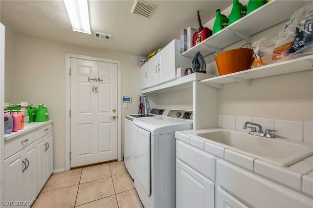 7685 Golden Lantern Court, Las Vegas, NV 89139