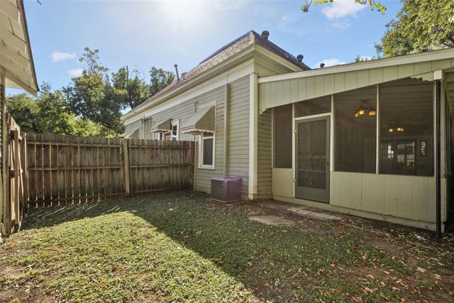 222 W College Street A,B,C, Denton, TX 76201
