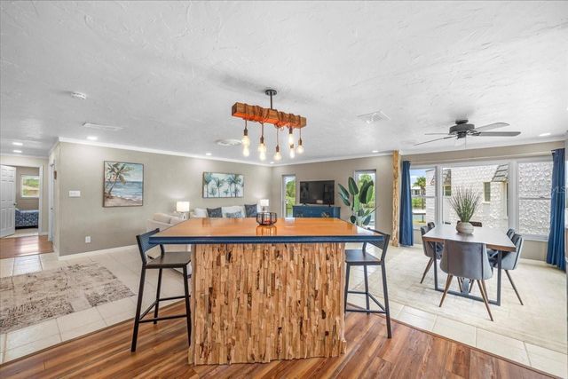 213 FERNWOOD CIRCLE 213, Seminole, FL 33777