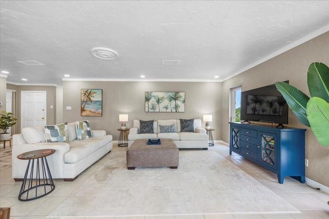 213 FERNWOOD CIRCLE 213, Seminole, FL 33777