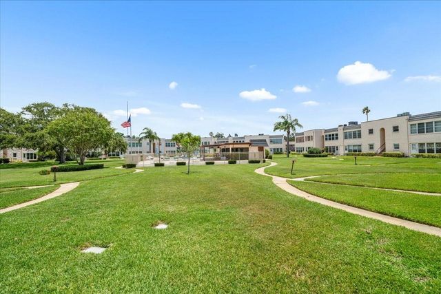 213 FERNWOOD CIRCLE 213, Seminole, FL 33777