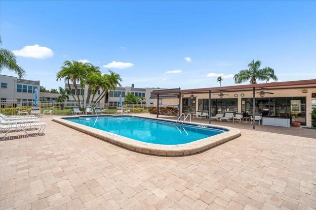 213 FERNWOOD CIRCLE 213, Seminole, FL 33777