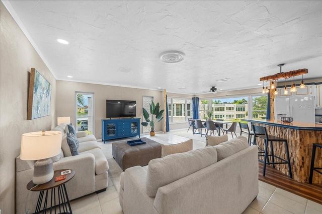 213 FERNWOOD CIRCLE 213, Seminole, FL 33777