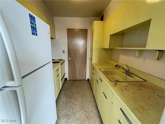 11850 Edgewater Drive 901, Lakewood, OH 44107