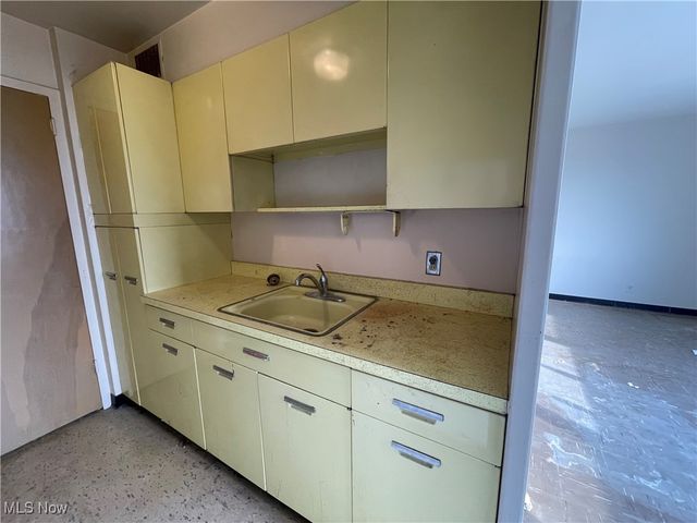 11850 Edgewater Drive 901, Lakewood, OH 44107