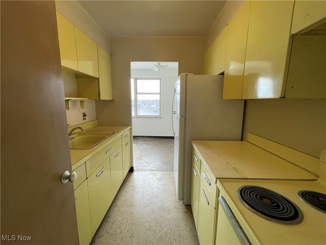 11850 Edgewater Drive 901, Lakewood, OH 44107