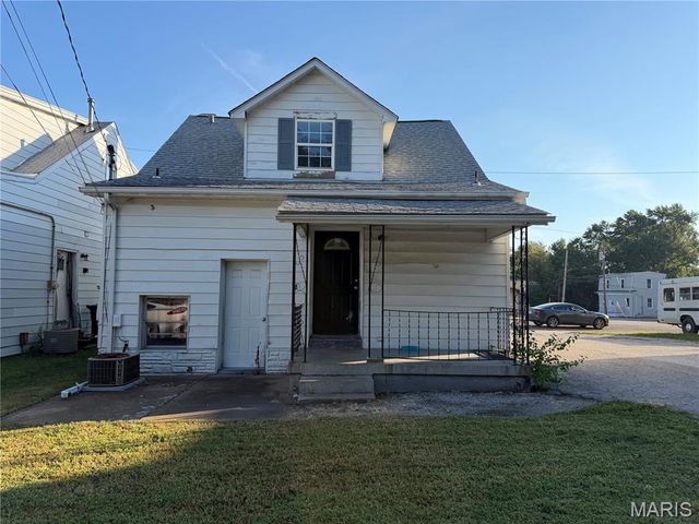 1608 W Main Street, Belleville, IL 62220