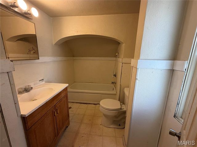 1608 W Main Street, Belleville, IL 62220