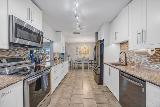 1225 NE 2ND STREET, Crystal River, FL 34429