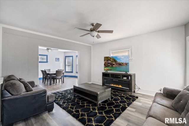 1035 17th Avenue, Rock Island, IL 61021