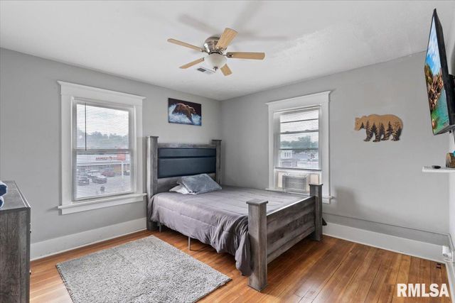 1035 17th Avenue, Rock Island, IL 61021