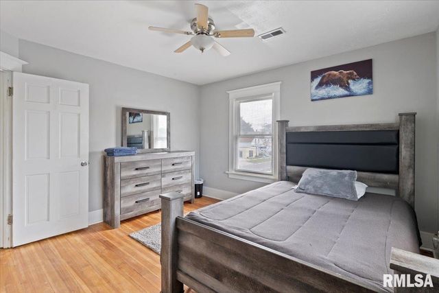 1035 17th Avenue, Rock Island, IL 61021