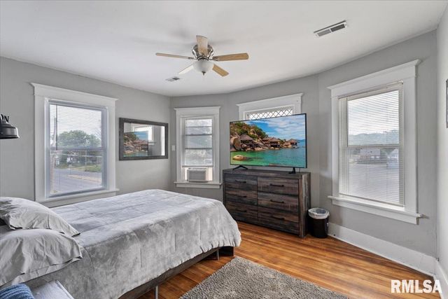 1035 17th Avenue, Rock Island, IL 61021