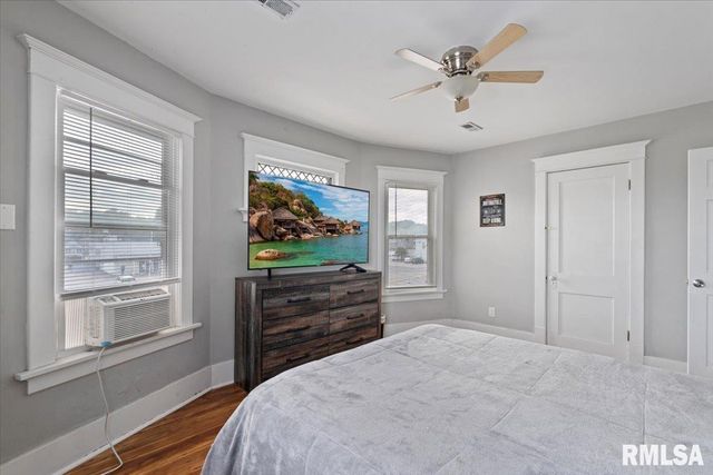 1035 17th Avenue, Rock Island, IL 61021