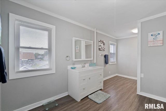 1035 17th Avenue, Rock Island, IL 61021