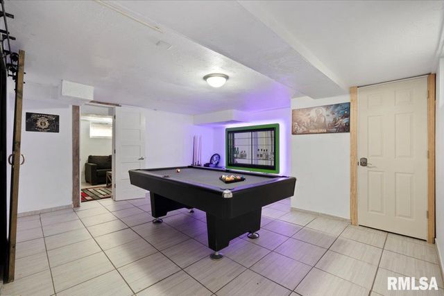 1035 17th Avenue, Rock Island, IL 61021